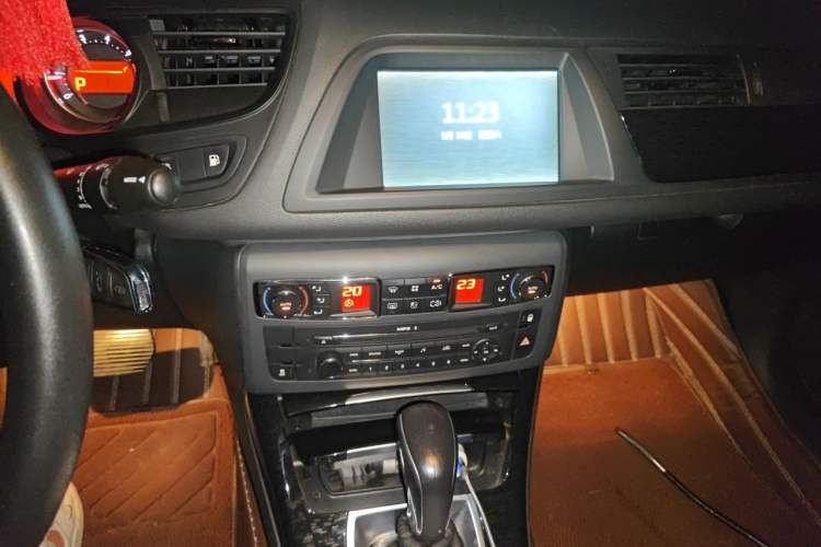 Used Citroen C5 2014 2.0L Automatic Luxury Edition Audio And AC Panel