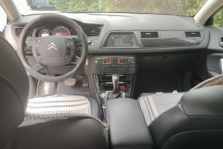 Used Citroen C5 2014 2.0L Automatic Luxury Edition Center Console