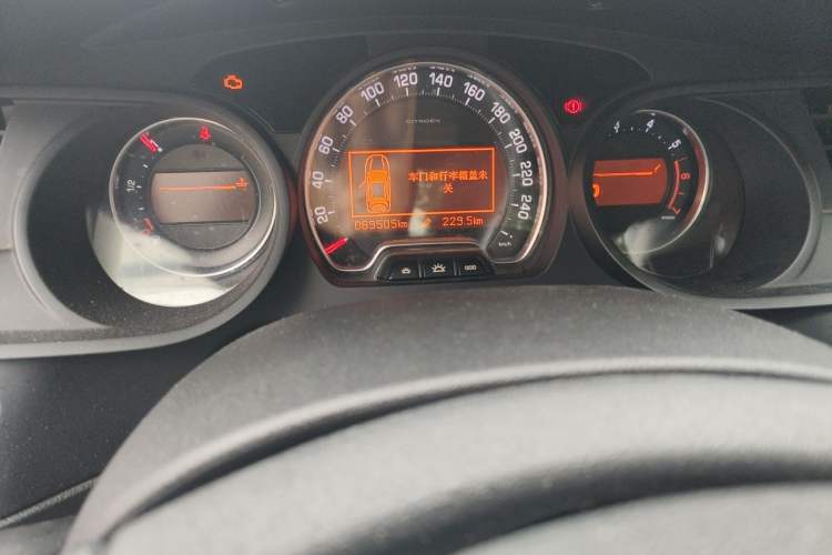 Used Citroen C5 2014 2.0L Automatic Luxury Edition Odometer Close Up