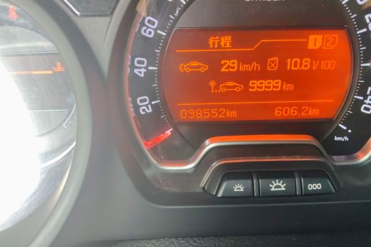 Used Citroen C5 2014 2.0L Automatic Luxury Edition Odometer Close Up