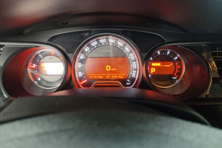 Used Citroen C5 2014 1.6T Automatic Luxury Model Odometer Close Up