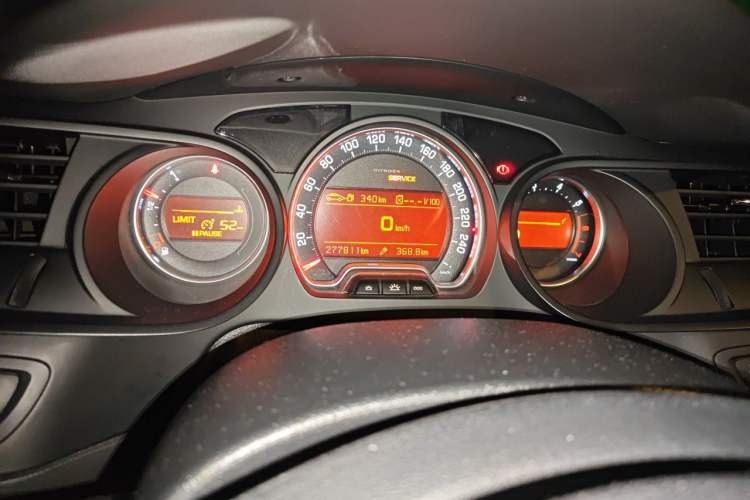 Used Citroen C5 2014 2.0L Automatic Luxury Edition Odometer Close Up