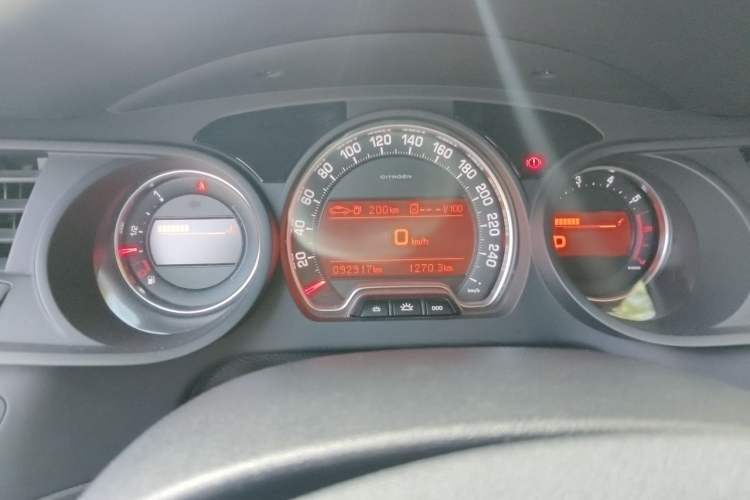 Used Citroen C5 2014 2.0L Automatic Luxury Edition Odometer Close Up