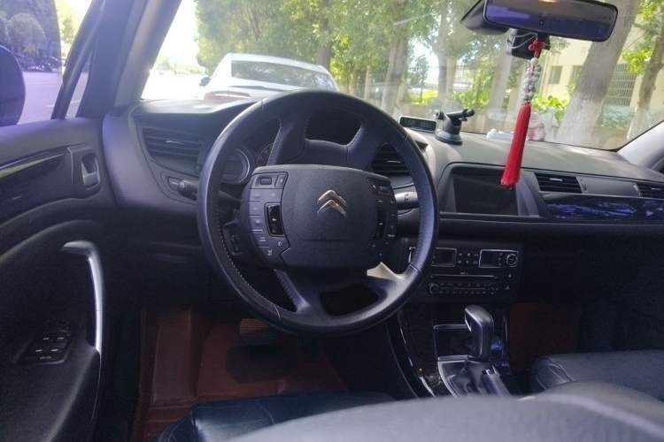 Used Citroen C5 2014 2.0L Automatic Luxury Edition Steering Wheel