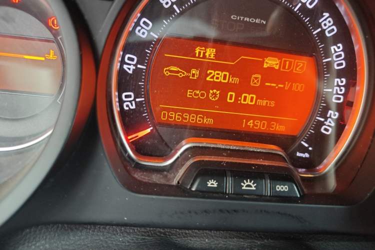 Used Citroen C5 2014 1.6T Automatic Luxury Model Odometer Close Up