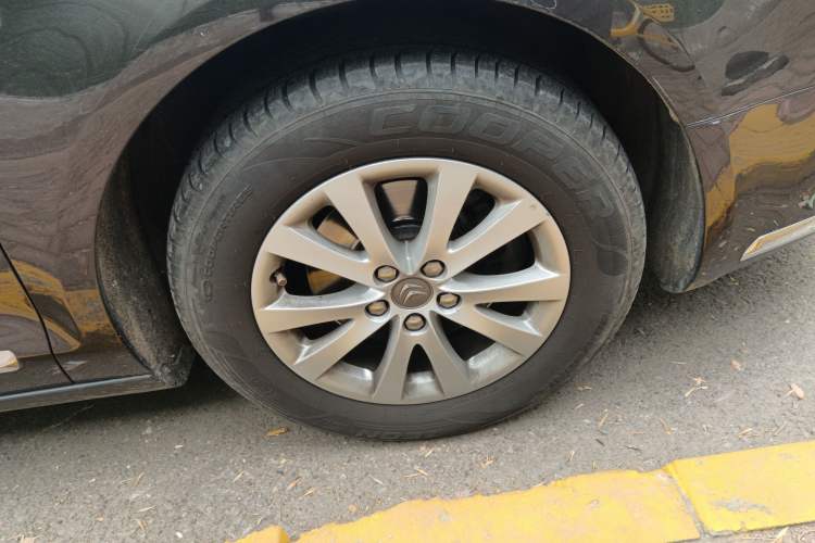 Used Citroen C5 2014 1.6T Automatic Luxury Model Right Front Wheel Hub