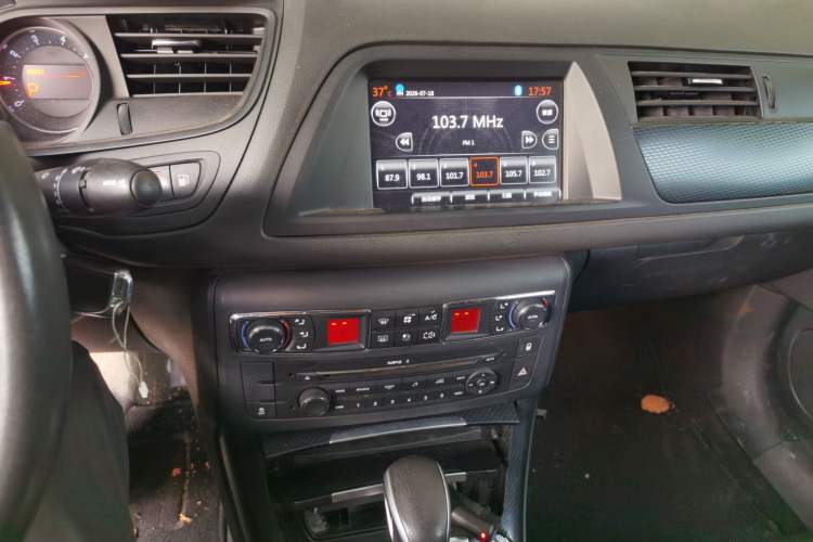 Used Citroen C5 2014 1.6T Automatic Luxury Model Audio And AC Panel