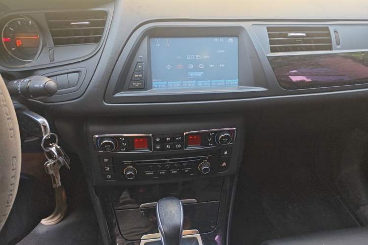 Used Citroen C5 2014 2.0L Automatic Luxury Edition Audio And AC Panel