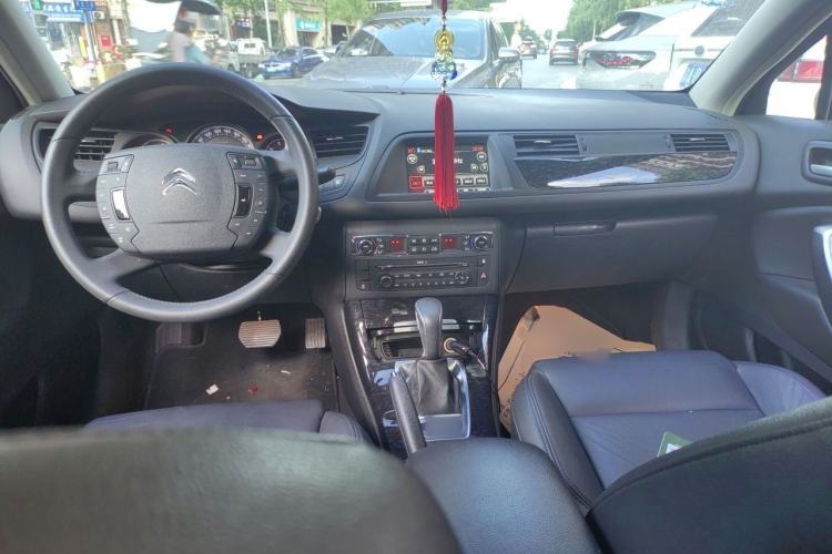 Used Citroen C5 2014 2.0L Automatic Luxury Edition Center Console