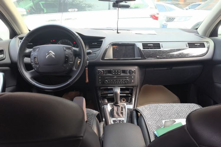 Used Citroen C5 2014 2.0L Automatic Luxury Edition Center Console