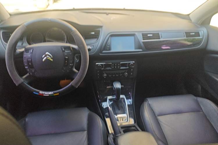 Used Citroen C5 2014 2.0L Automatic Luxury Edition Center Console