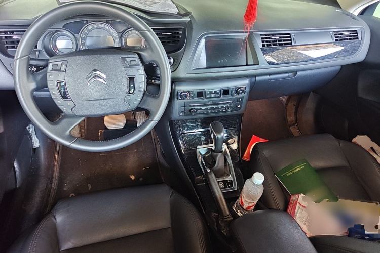Used Citroen C5 2014 2.0L Automatic Luxury Edition Center Console