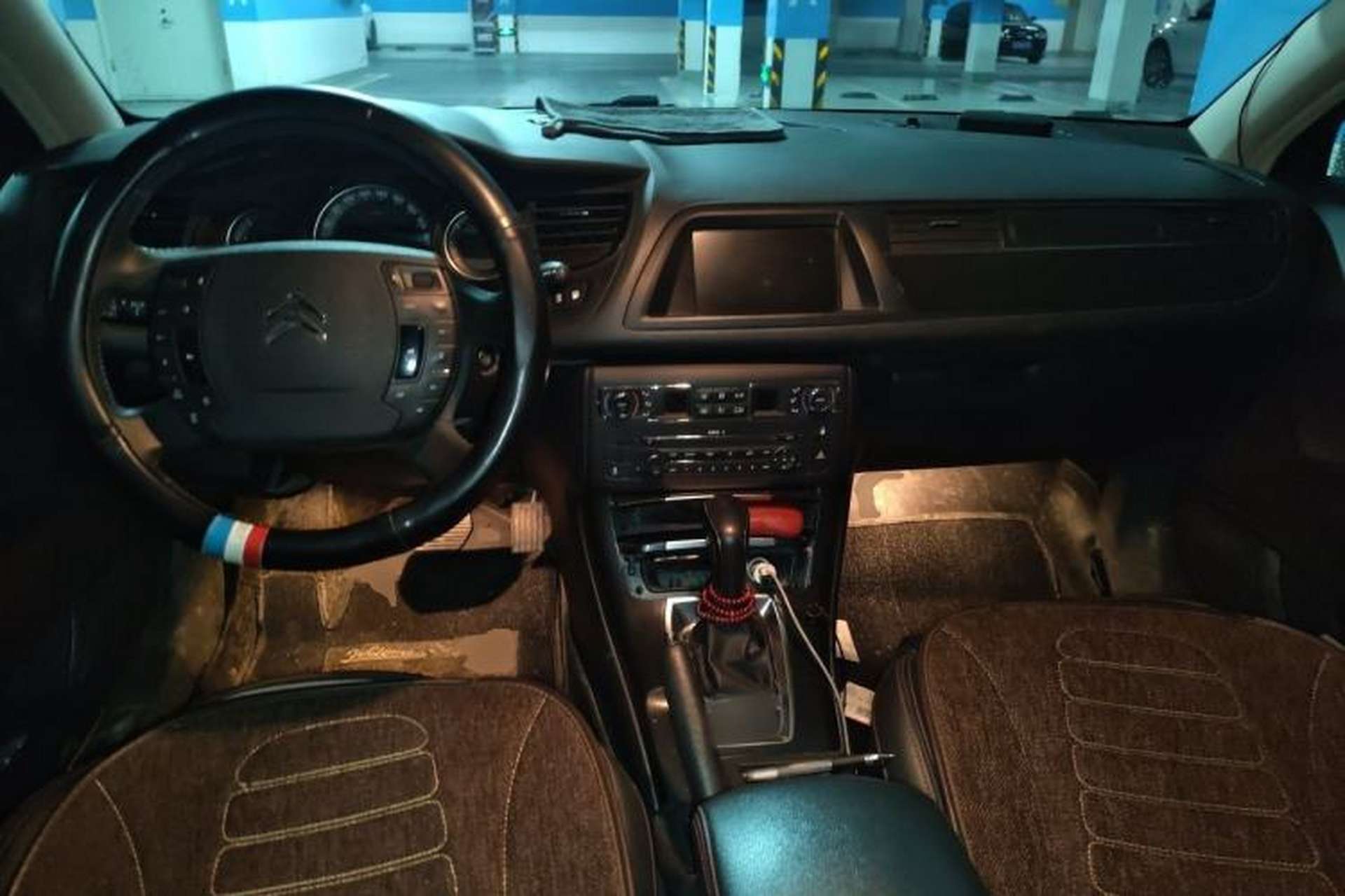 Used Citroen C5 2014 1.6T Automatic Luxury Model Center Console