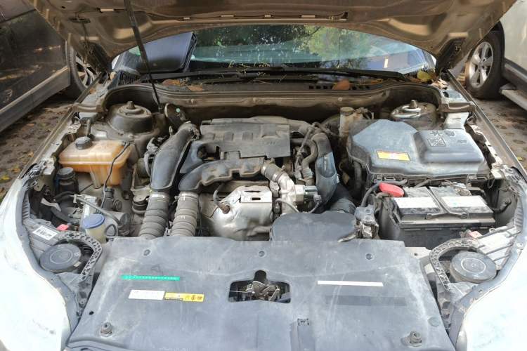 Used Citroen C5 2014 1.6T Automatic Luxury Model Engine Bay