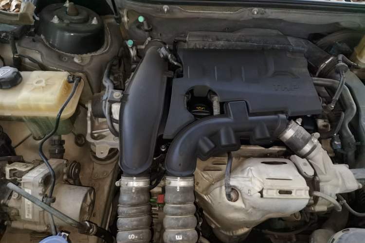Used Citroen C5 2014 1.6T Automatic Luxury Model Engine Bay Right