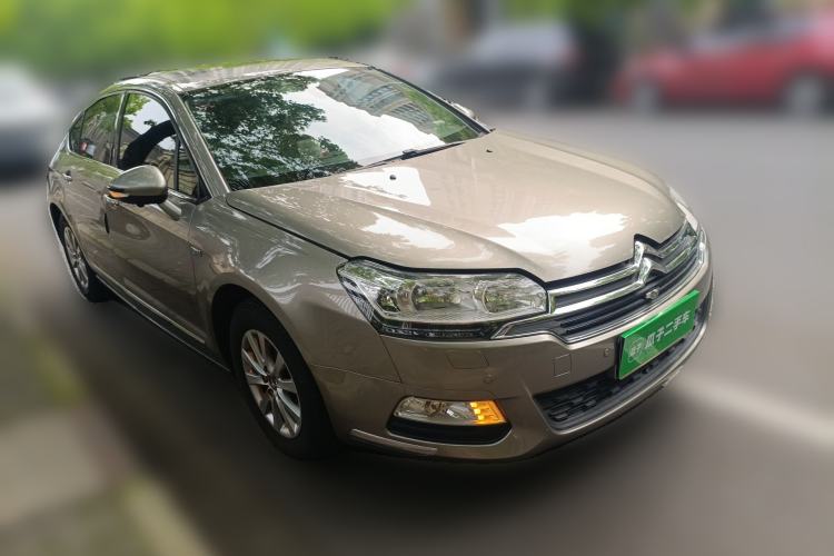Used Citroen C5 2014 1.6T Automatic Luxury Model Front Right 45 Deg