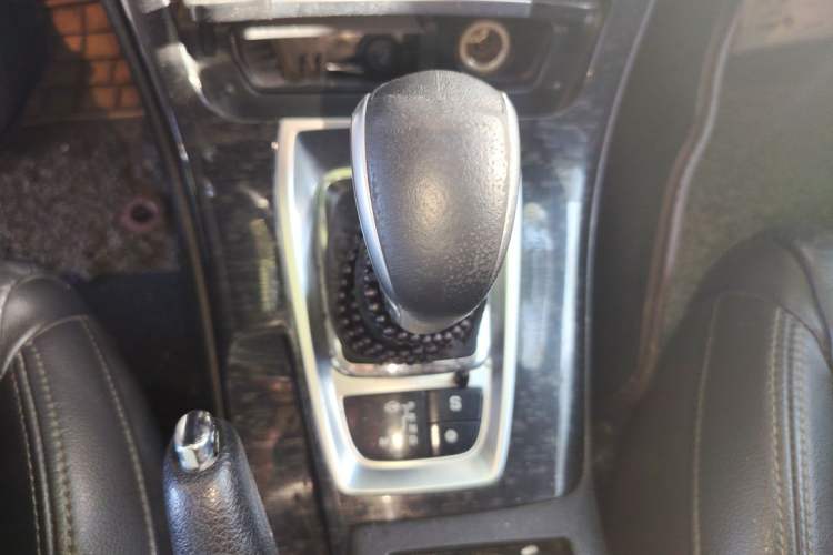 Used Citroen C5 2014 2.0L Automatic Luxury Edition Gear Lever