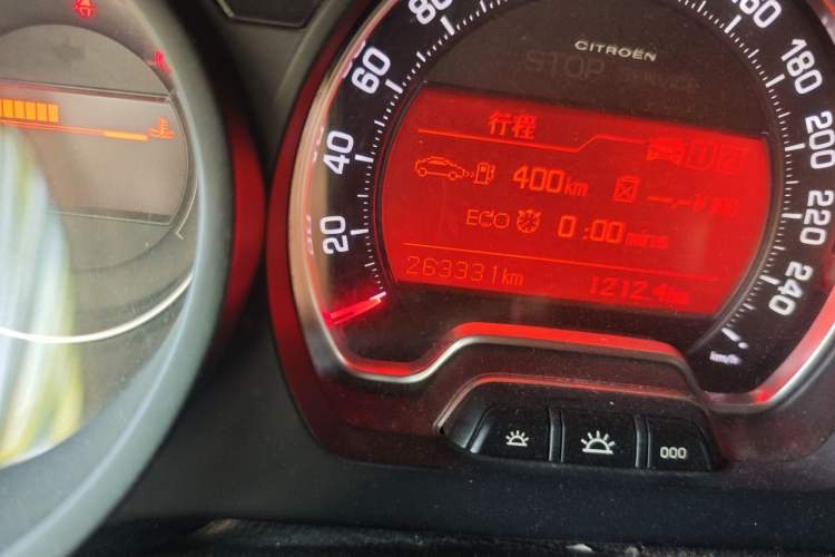Used Citroen C5 2014 1.6T Automatic Luxury Model Odometer Close Up