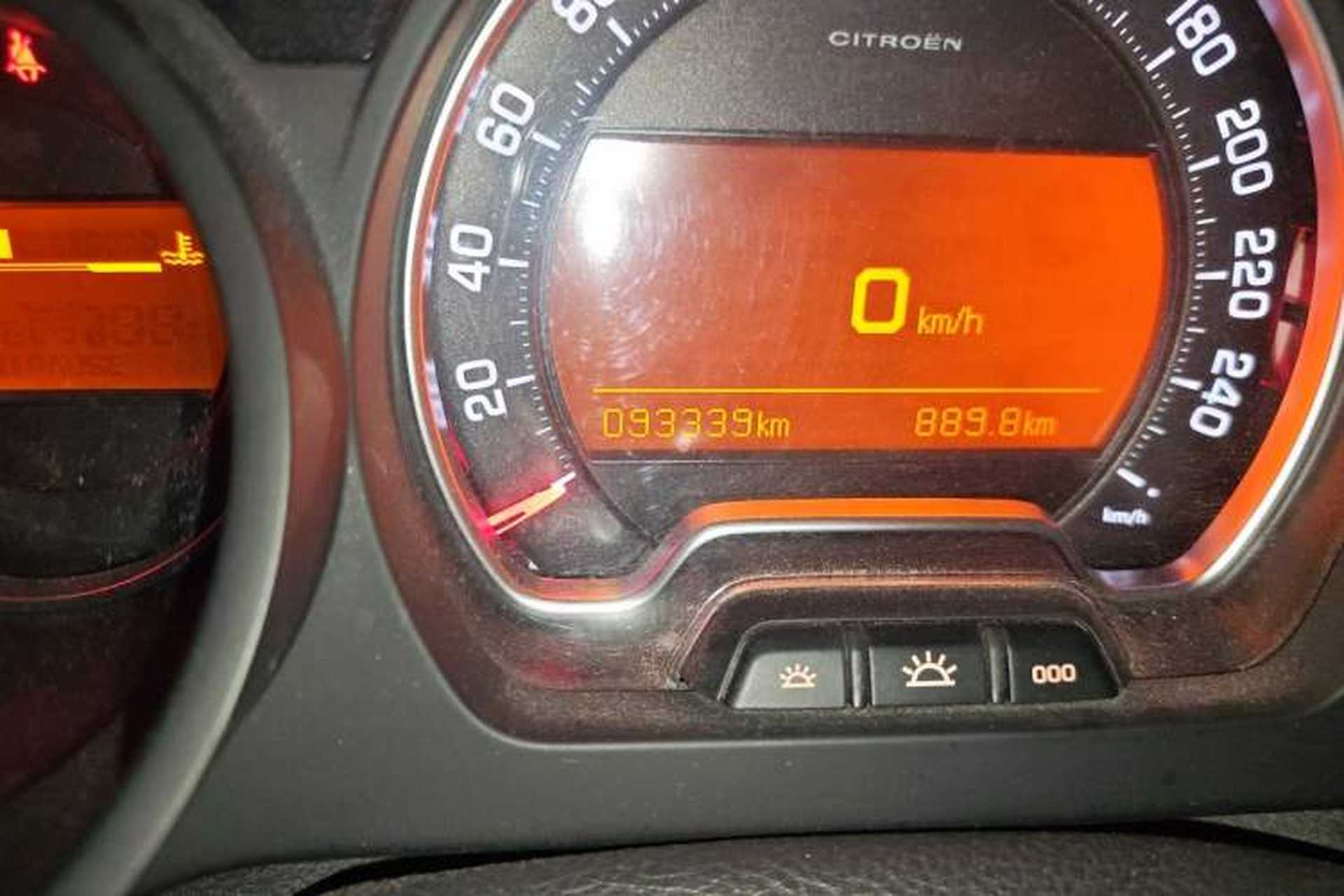 Used Citroen C5 2014 1.6T Automatic Luxury Model Odometer Close Up