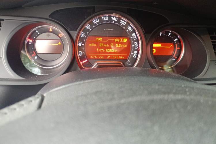 Used Citroen C5 2014 1.6T Automatic Luxury Model Odometer Close Up