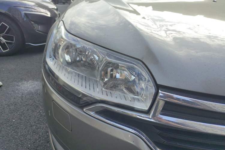 Used Citroen C5 2014 2.0L Automatic Luxury Edition Right Front Headlight