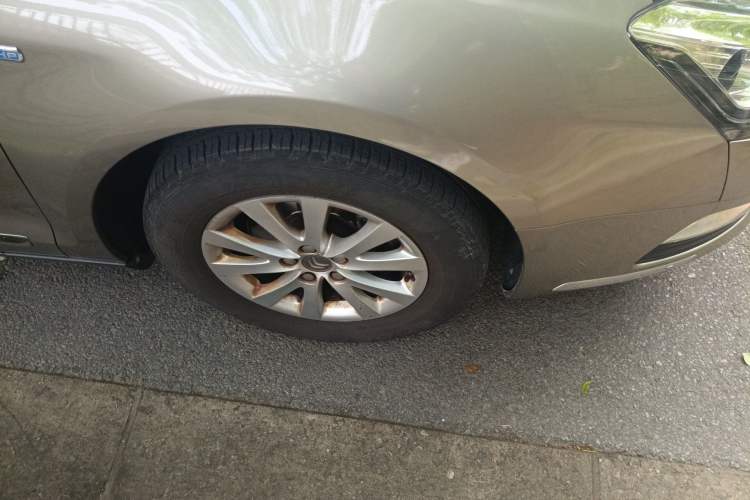 Used Citroen C5 2014 1.6T Automatic Luxury Model Right Front Wheel Hub
