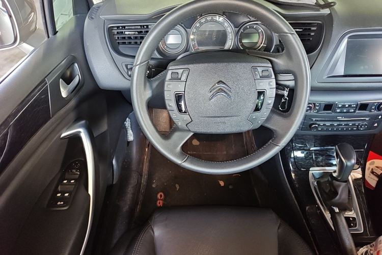 Used Citroen C5 2014 2.0L Automatic Luxury Edition Steering Wheel
