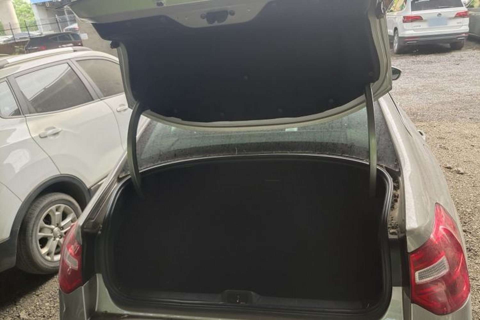 Used Citroen C5 2014 1.6T Automatic Luxury Model Trunk