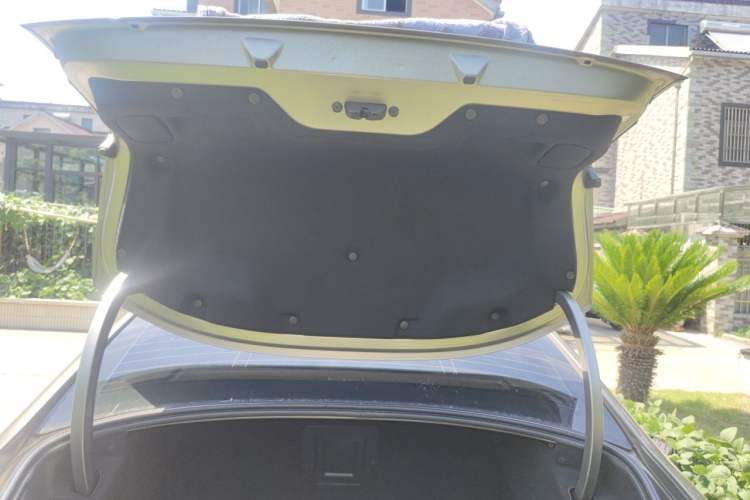 Used Citroen C5 2014 2.0L Automatic Luxury Edition Trunk
