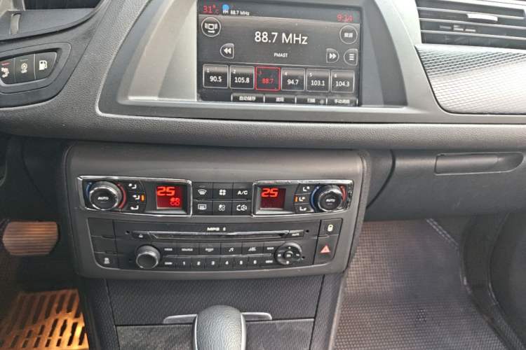 Used Citroen C5 2014 1.6T Automatic Luxury Model Audio And AC Panel