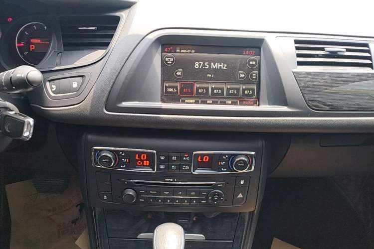 Used Citroen C5 2014 2.0L Automatic Luxury Edition Audio And AC Panel