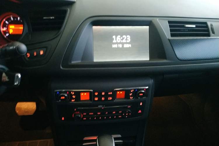 Used Citroen C5 2014 1.6T Automatic Luxury Model Audio And AC Panel