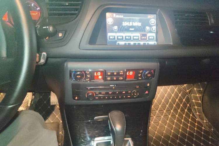 Used Citroen C5 2014 2.0L Automatic Luxury Edition Audio And AC Panel
