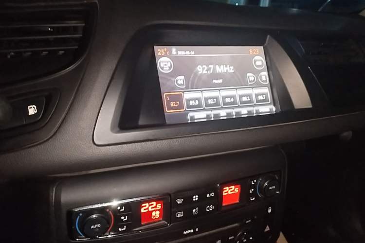 Used Citroen C5 2014 2.0L Automatic Luxury Edition Audio And AC Panel