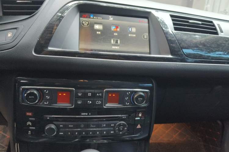 Used Citroen C5 2014 2.3L Automatic Luxury Version Audio And AC Panel