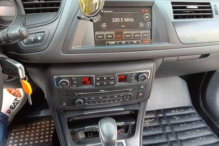 Used Citroen C5 2014 1.6T Automatic Luxury Model Audio And AC Panel