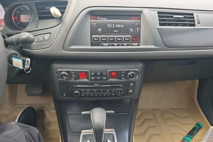Used Citroen C5 2014 1.6T Automatic Luxury Model Audio And AC Panel