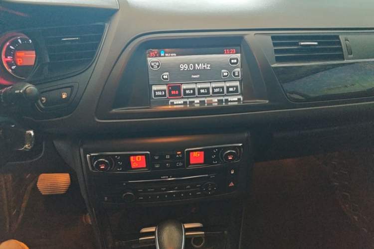 Used Citroen C5 2014 2.0L Automatic Luxury Edition Audio And AC Panel