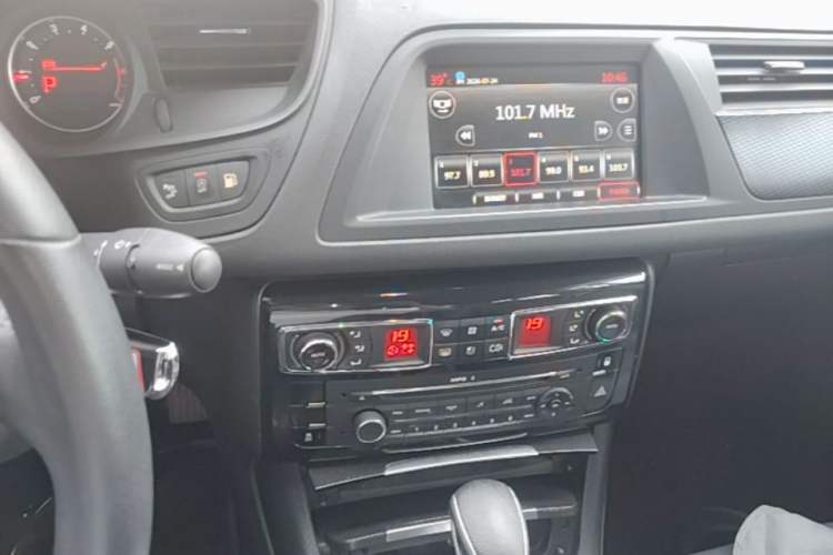 Used Citroen C5 2014 1.6T Automatic Prestige Model Audio And AC Panel