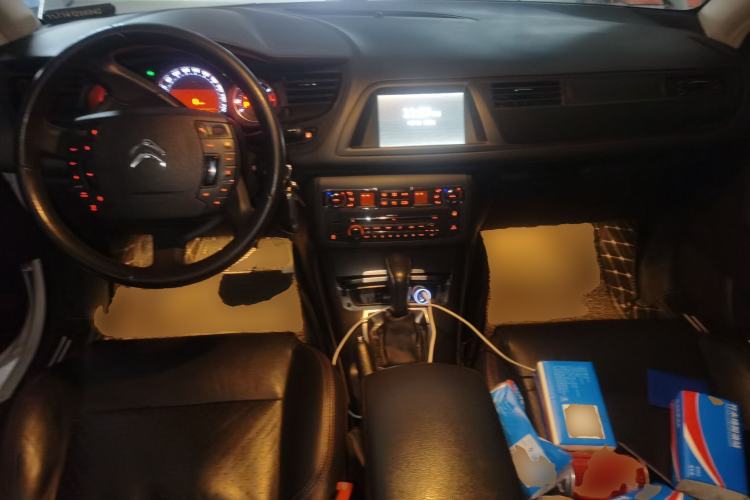 Used Citroen C5 2014 1.6T Automatic Luxury Model Center Console