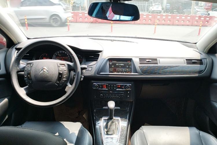Used Citroen C5 2014 2.0L Automatic Luxury Edition Center Console