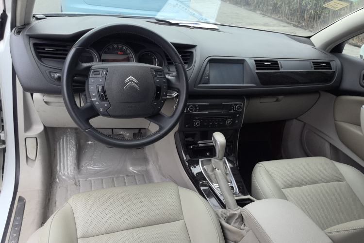 Used Citroen C5 2014 2.0L Automatic Zunyue Model Center Console