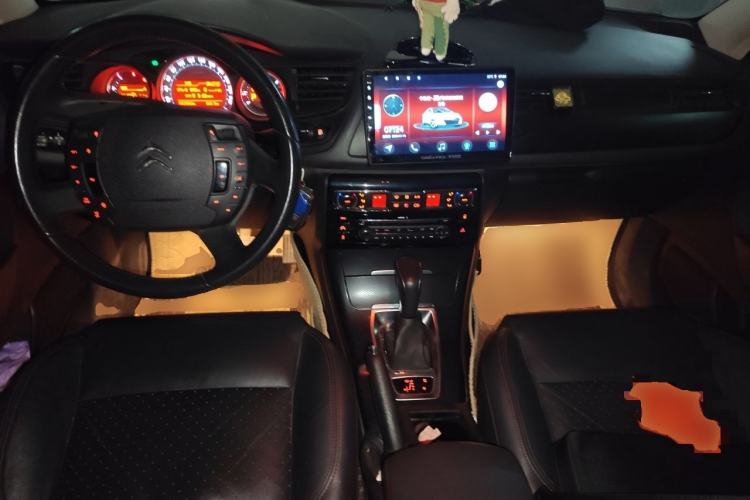 Used Citroen C5 2014 1.6T Automatic Prestige Model Center Console