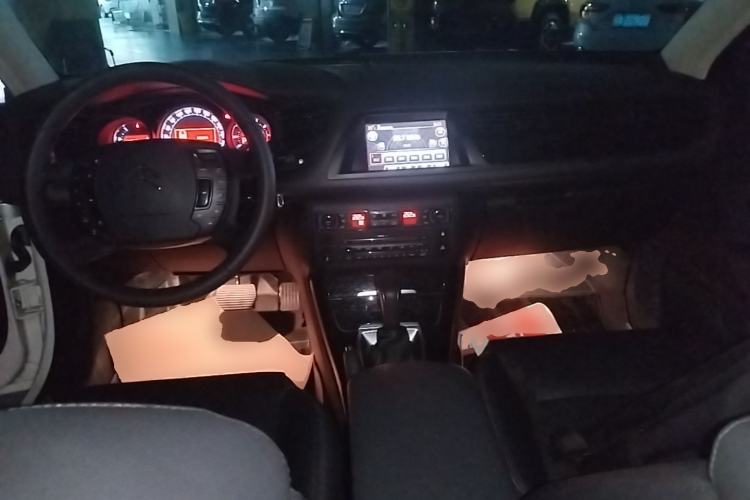 Used Citroen C5 2014 2.0L Automatic Luxury Edition Center Console