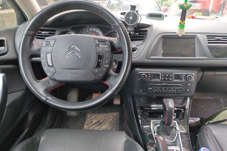Used Citroen C5 2014 2.0L Automatic Luxury Edition Center Console