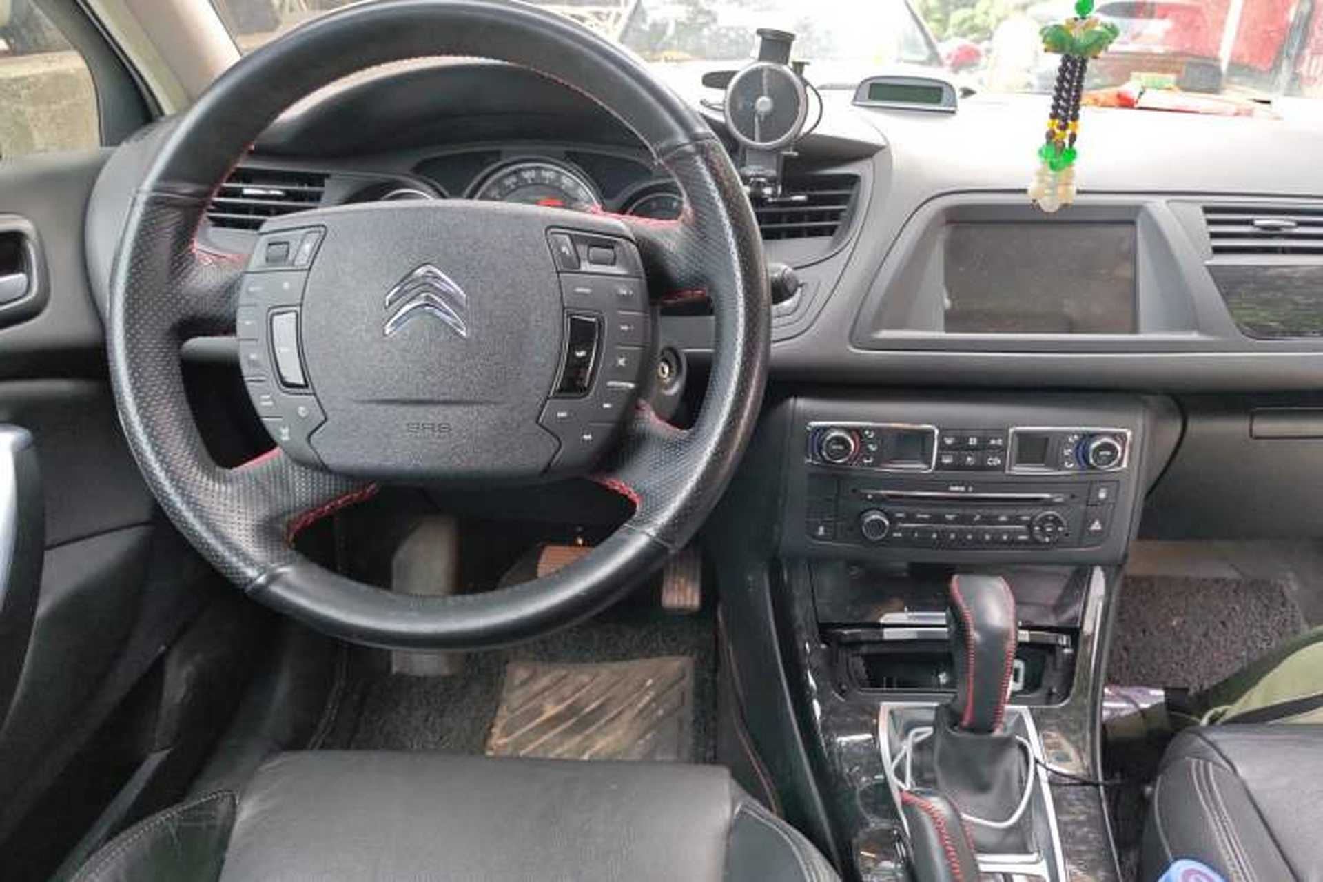 Used Citroen C5 2014 2.0L Automatic Luxury Edition Center Console