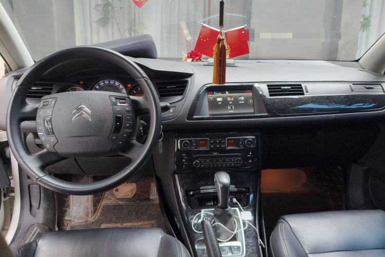 Used Citroen C5 2014 2.3L Automatic Luxury Version Center Console