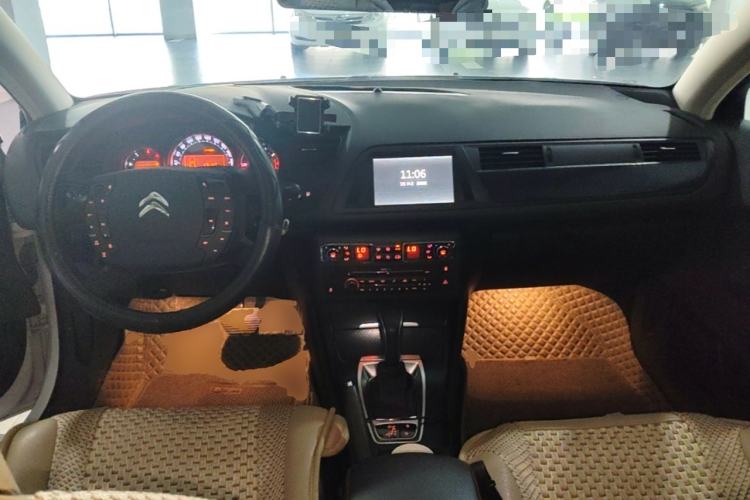 Used Citroen C5 2014 1.6T Automatic Luxury Model Center Console
