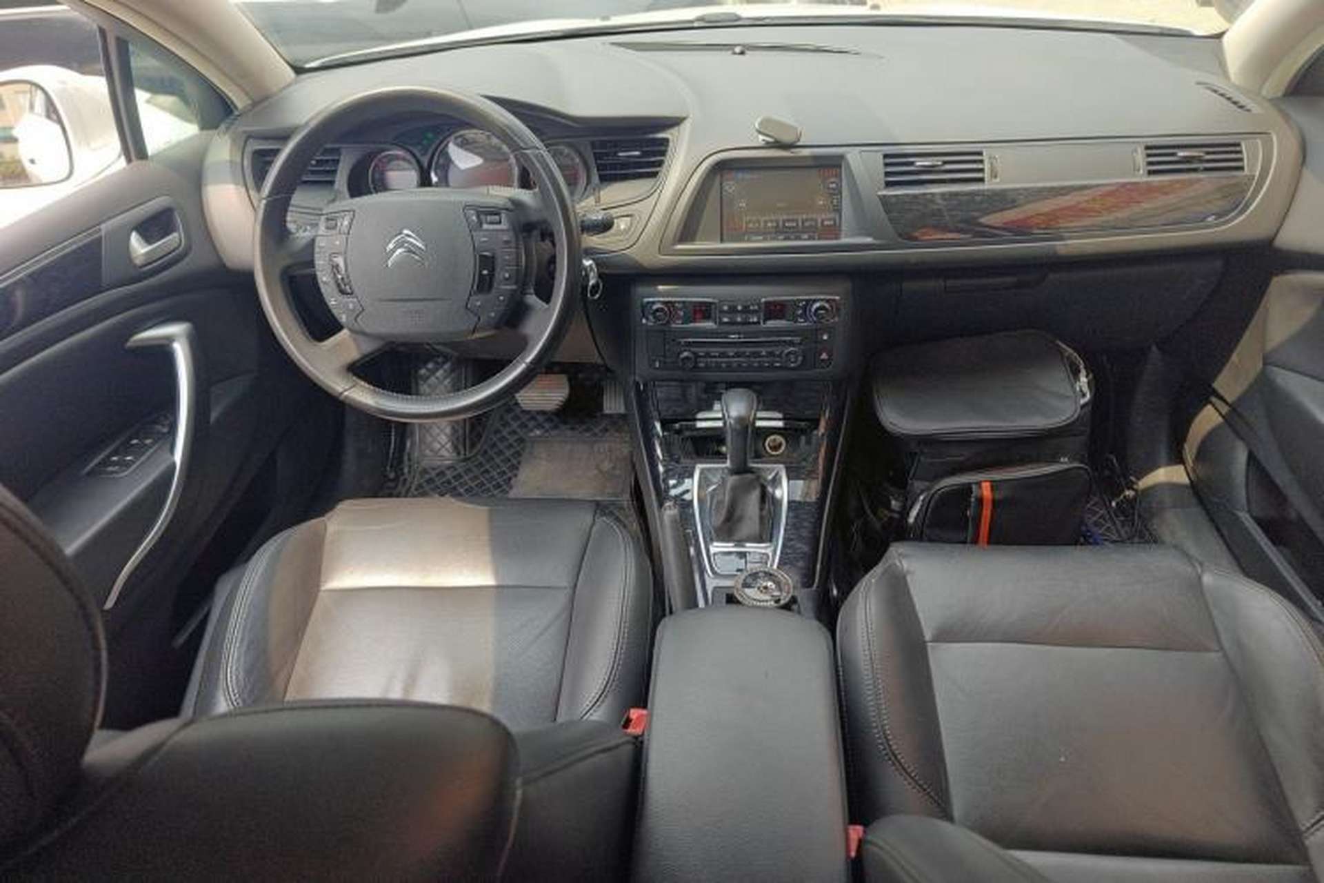 Used Citroen C5 2014 2.0L Automatic Luxury Edition Center Console