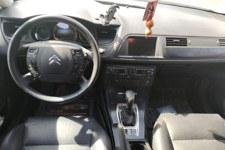 Used Citroen C5 2014 1.6T Automatic Luxury Model Center Console
